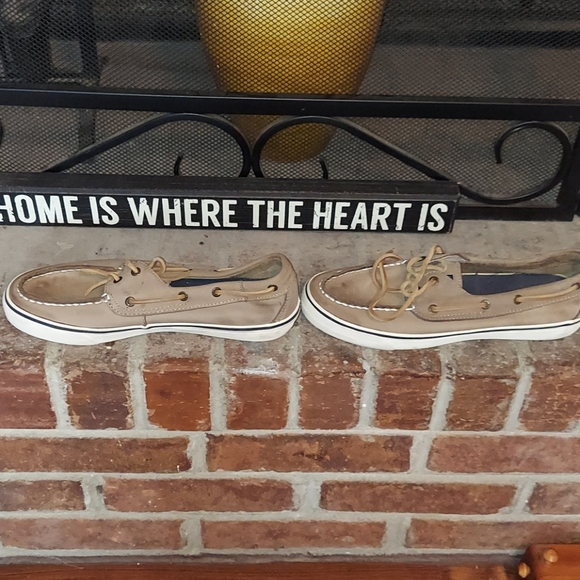 Shoes - Picture 6 of 8